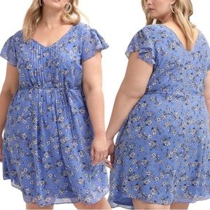 Penningtons In Every Story Blue Floral Flutter Sleeve Dress w. Pintucks 2X